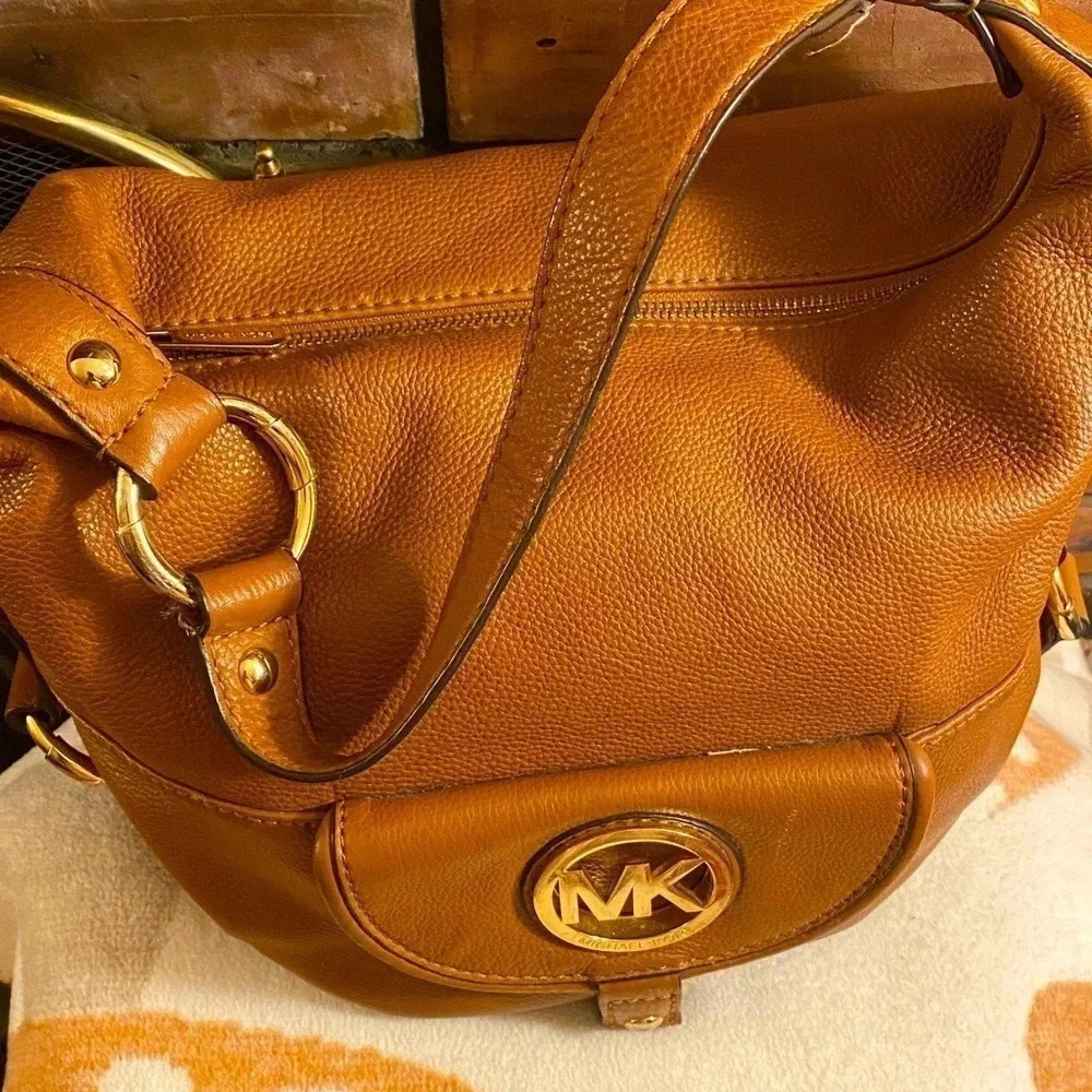 Michael Kors Fulton Leather Tote - Picture 4 of 12
